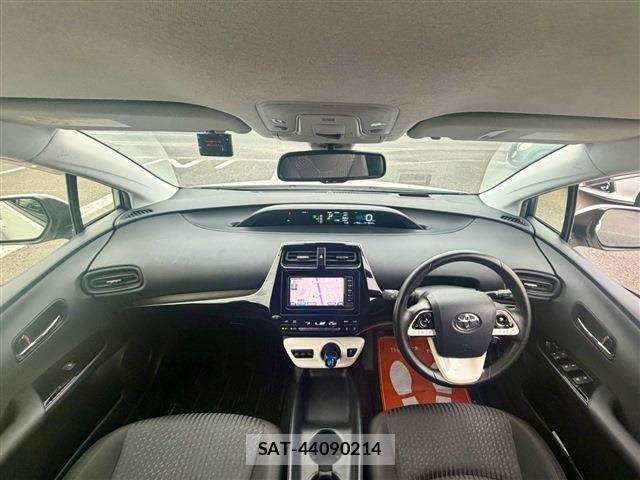 Toyota PRIUS 2017-01 8485942-1