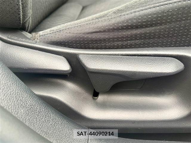 Toyota PRIUS 2017-01 8485942-21