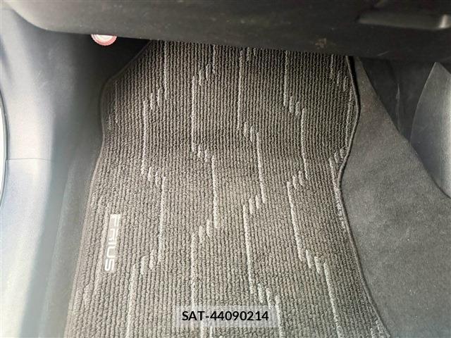 Toyota PRIUS 2017-01 8485942-23