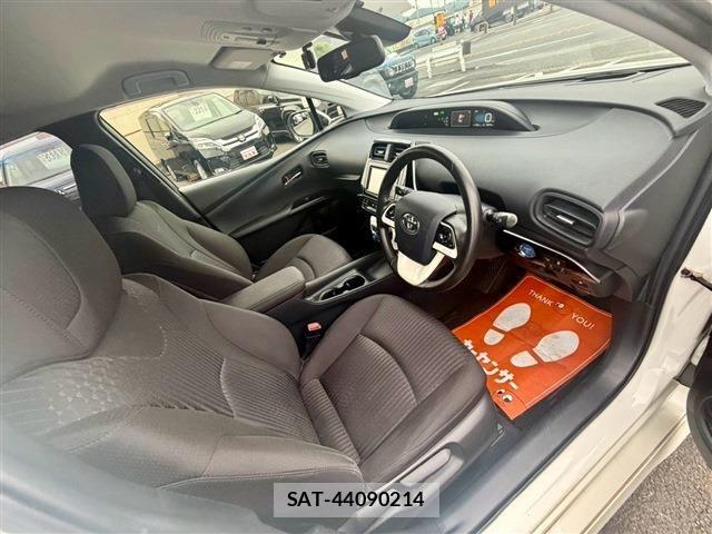 Toyota PRIUS 2017-01 8485942-24