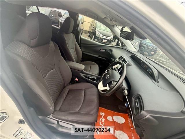 Toyota PRIUS 2017-01 8485942-25