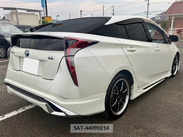 Toyota PRIUS 2017-01 8485942-2