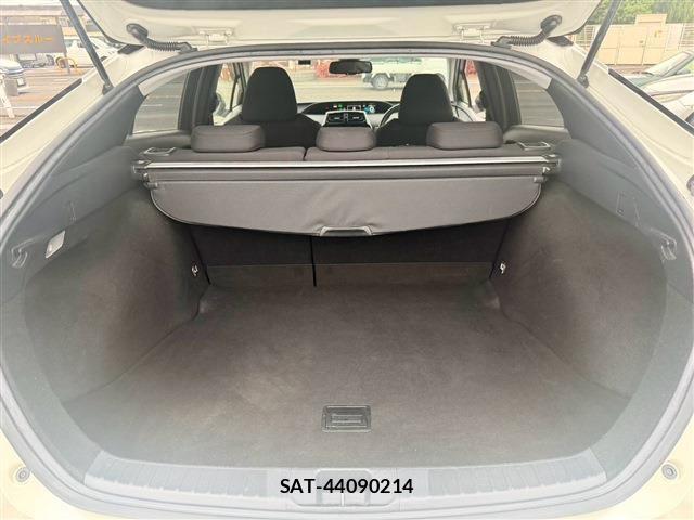 Toyota PRIUS 2017-01 8485942-29