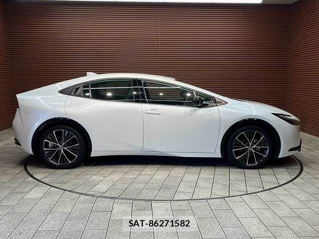 Toyota PRIUS 2023-09 8485932-16