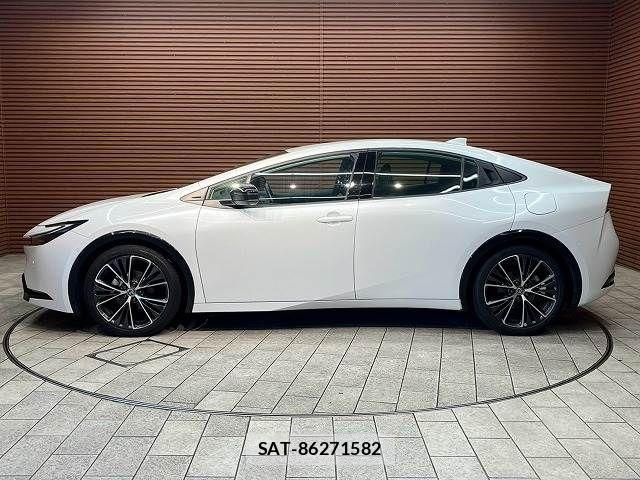 Toyota PRIUS 2023-09 8485932-17