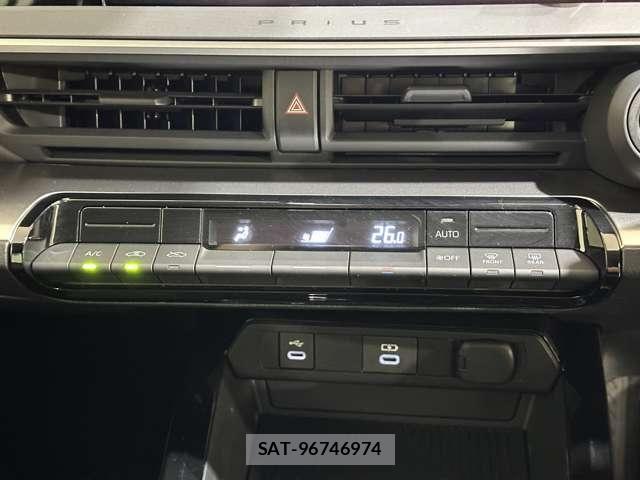 Toyota PRIUS 2023-06 8485933-24
