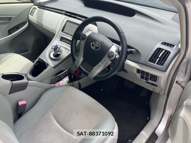 Toyota PRIUS 2013-02 8485951-9