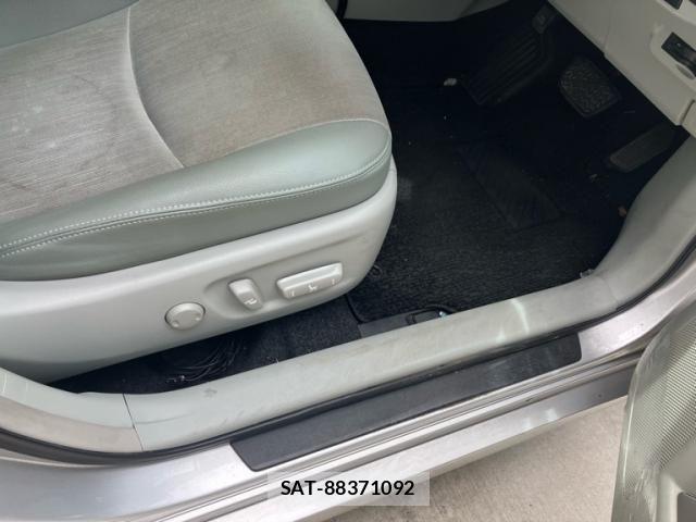 Toyota PRIUS 2013-02 8485951-11