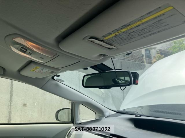 Toyota PRIUS 2013-02 8485951-14