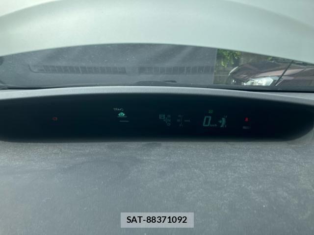 Toyota PRIUS 2013-02 8485951-16
