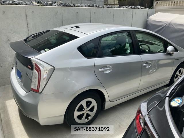 Toyota PRIUS 2013-02 8485951-1