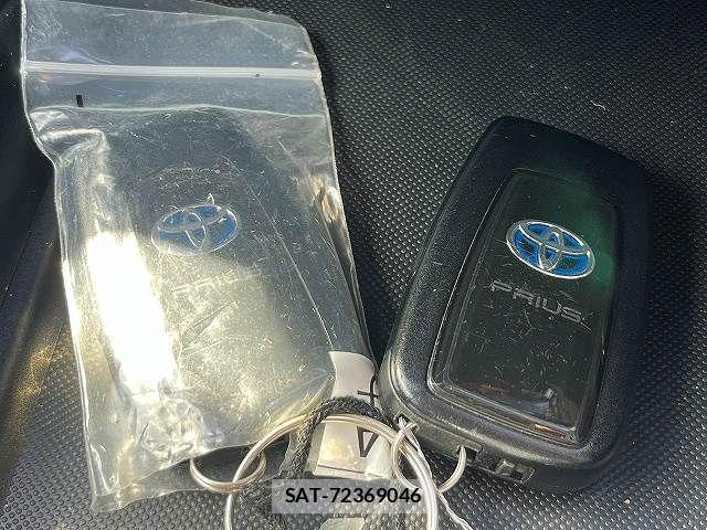 Toyota PRIUS 2022-07 8485935-13