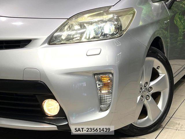 Toyota PRIUS 2014-02 8526665-12