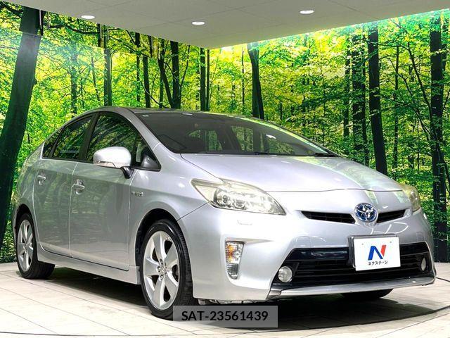 Toyota PRIUS 2014-02 8526665-16