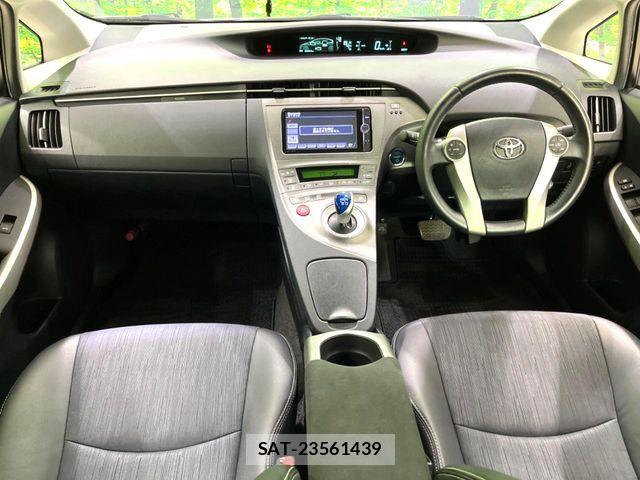 Toyota PRIUS 2014-02 8526665-2
