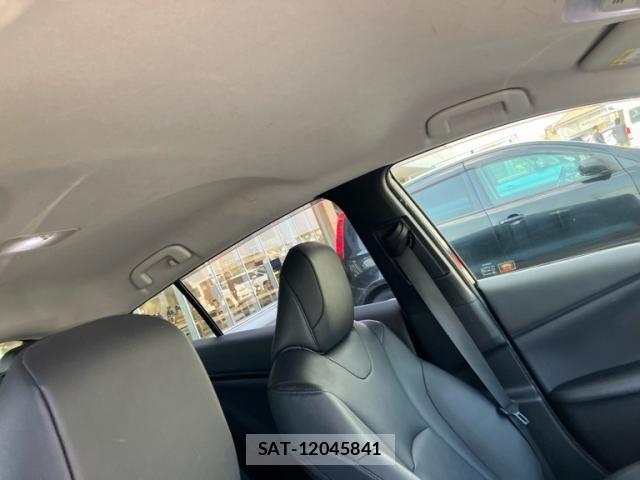 Toyota PRIUS 2017-02 8526656-10