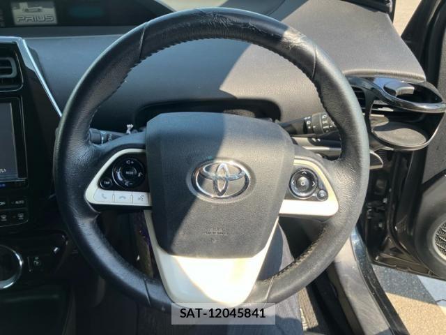 Toyota PRIUS 2017-02 8526656-12