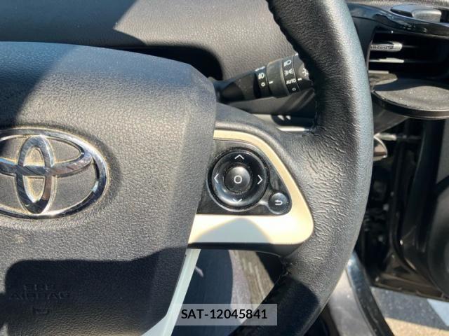 Toyota PRIUS 2017-02 8526656-13