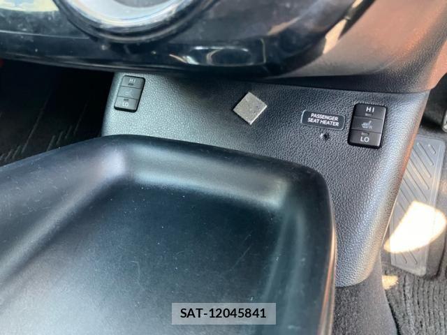 Toyota PRIUS 2017-02 8526656-16