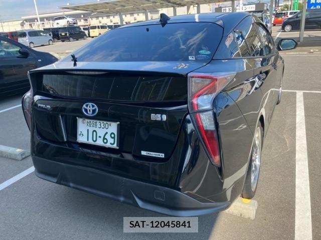 Toyota PRIUS 2017-02 8526656-1