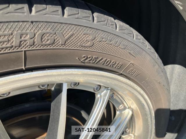 Toyota PRIUS 2017-02 8526656-4