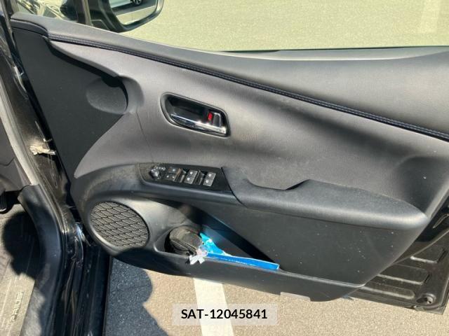 Toyota PRIUS 2017-02 8526656-7