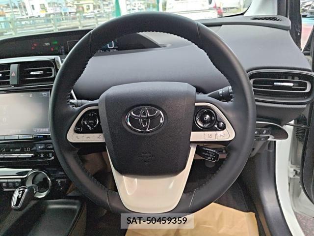 Toyota PRIUS 2017-09 8526631-15