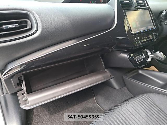 Toyota PRIUS 2017-09 8526631-19