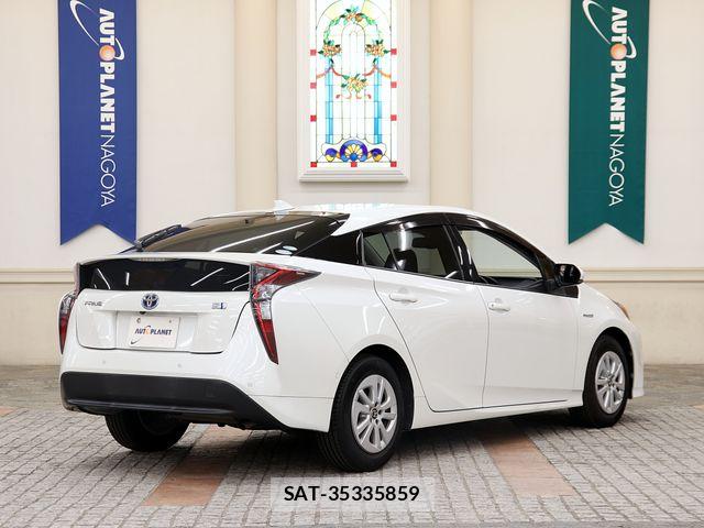 Toyota PRIUS 2018-01 8526648-2