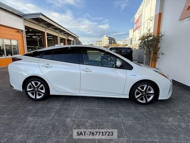 Toyota PRIUS 2016-06 8526655-11