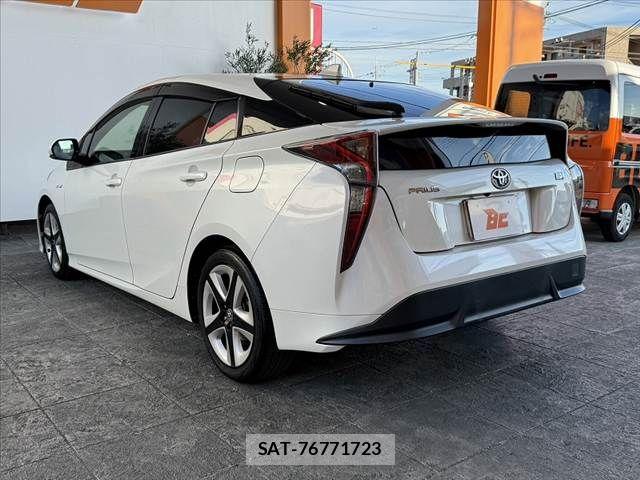 Toyota PRIUS 2016-06 8526655-12
