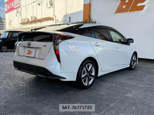 Toyota PRIUS 2016-06 8526655-14