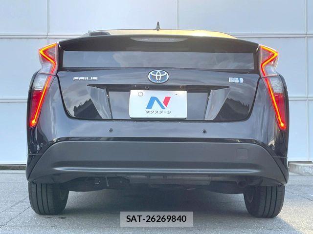 Toyota PRIUS 2017-03 8526633-14