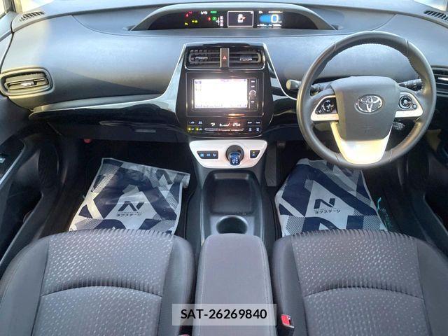 Toyota PRIUS 2017-03 8526633-1