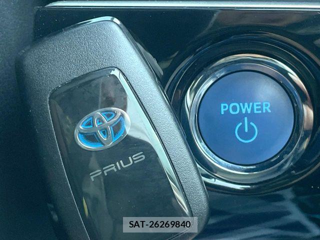 Toyota PRIUS 2017-03 8526633-6