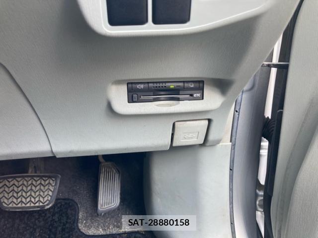 Toyota PRIUS 2012-03 8526686-19