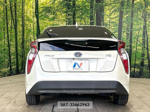Toyota PRIUS 2016-02 8526649-14