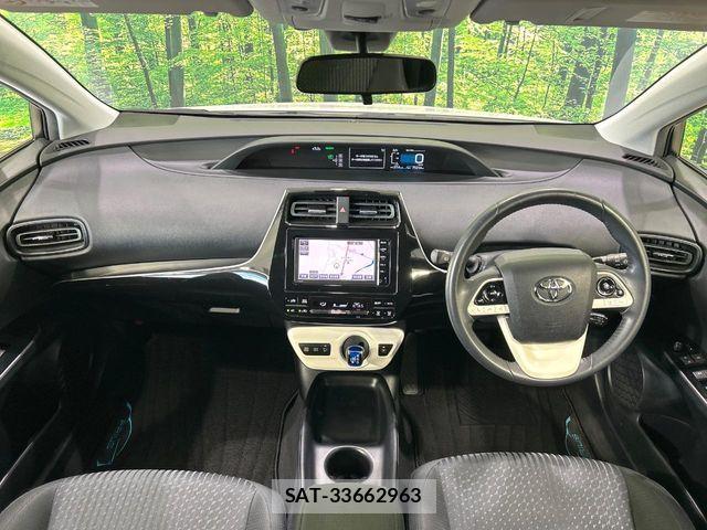 Toyota PRIUS 2016-02 8526649-1
