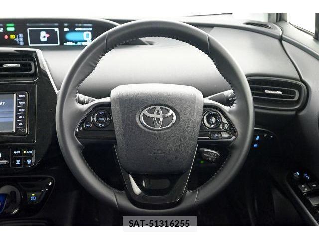 Toyota PRIUS 2021-04 8526634-18