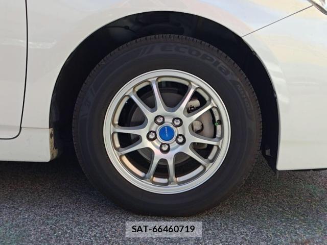 Toyota PRIUS 2012-03 8526654-10