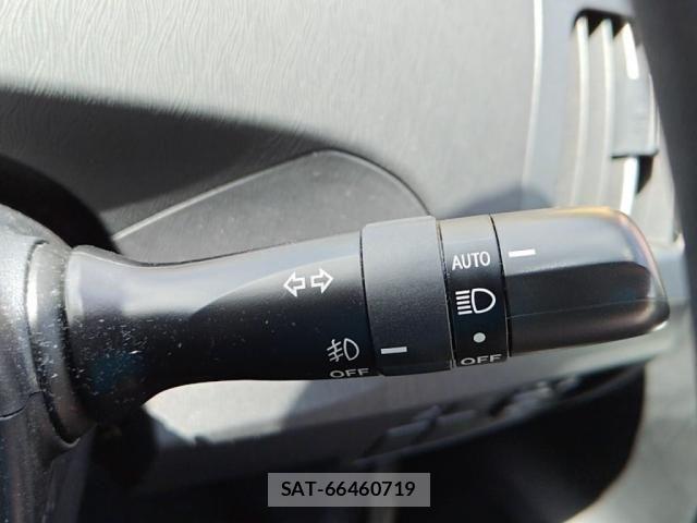 Toyota PRIUS 2012-03 8526654-15