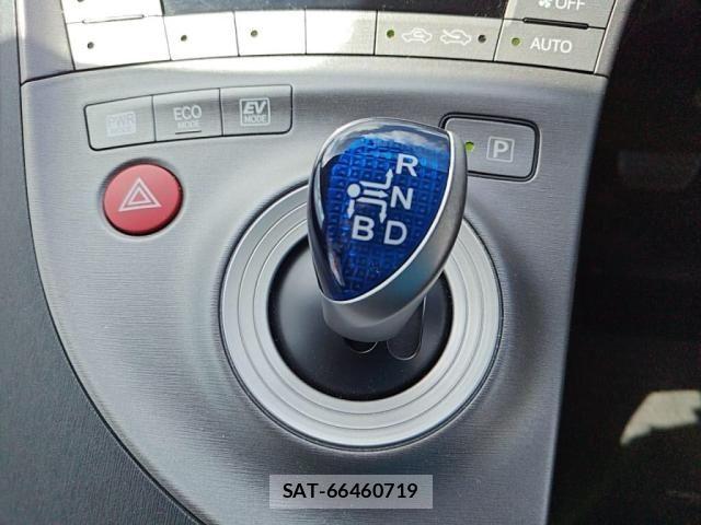 Toyota PRIUS 2012-03 8526654-17