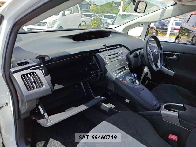 Toyota PRIUS 2012-03 8526654-21