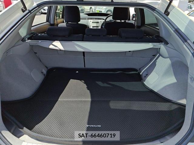 Toyota PRIUS 2012-03 8526654-24
