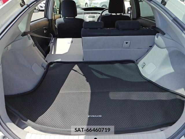 Toyota PRIUS 2012-03 8526654-25
