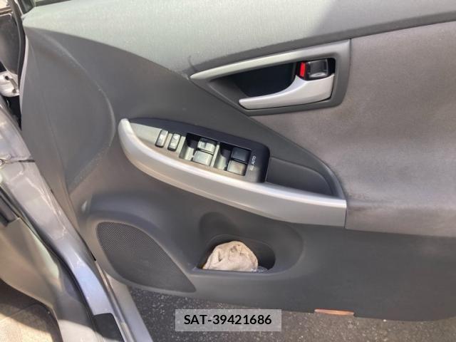 Toyota PRIUS 2012-01 8526673-14