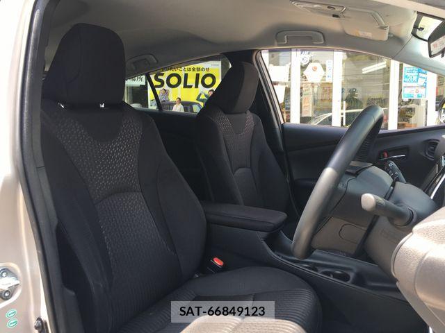 Toyota PRIUS 2017-06 8526652-11
