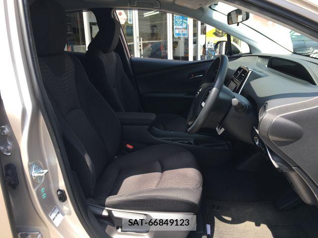 Toyota PRIUS 2017-06 8526652-12