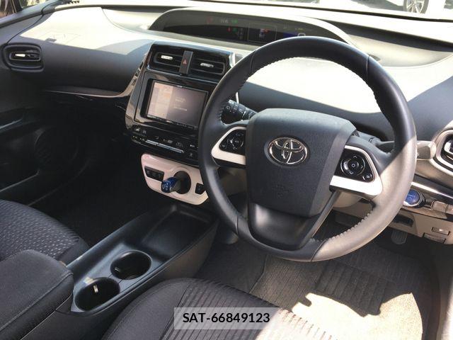 Toyota PRIUS 2017-06 8526652-13