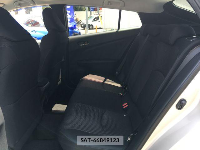 Toyota PRIUS 2017-06 8526652-21
